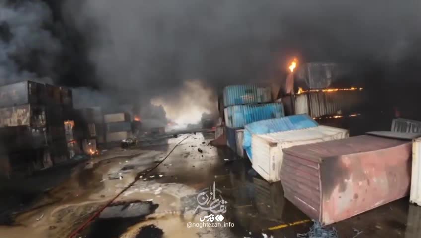   تصاویر پهپادی از بین کانتینرهای در حال سوختن در بندر شهید رجایی