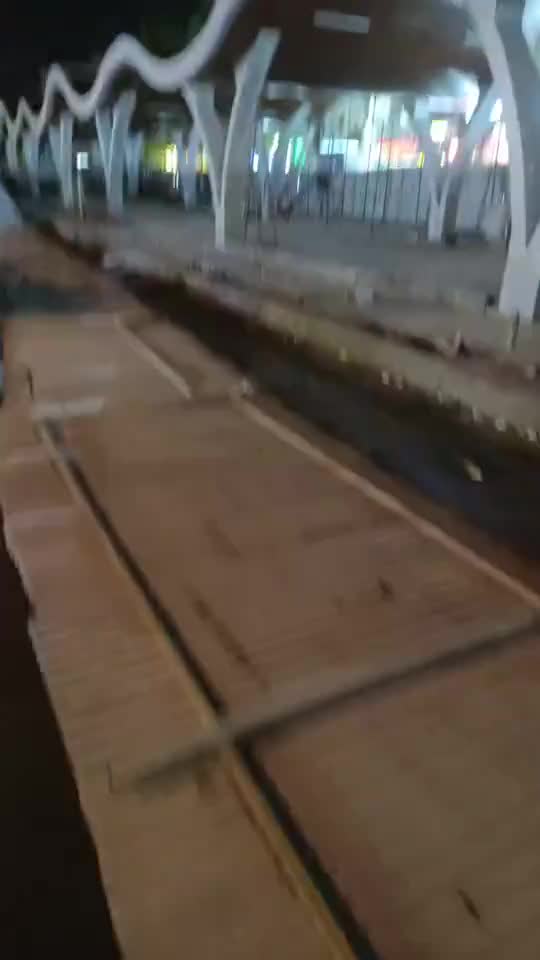   سقوط حصار پروژه احداث ایستگاه تاکسی تجریش در اثر وزش باد شدید