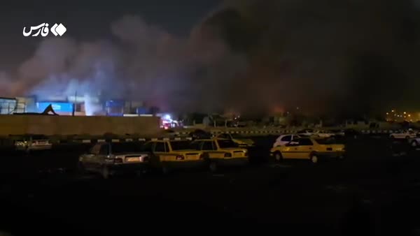   باد باعث شعله‌ورشدن پراکندۀ آتش در بندر شهید رجایی شد