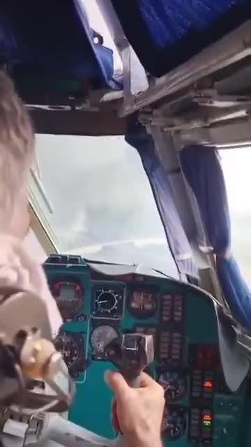   لحظات دلهره آور کابین ایلیوشین در عملیات اطفاء حریق هوایی بندرعباس