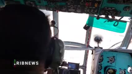   عملیات آب‌پاشی بالگرد نیروی دریایی سپاه در بندر شهید رجایی