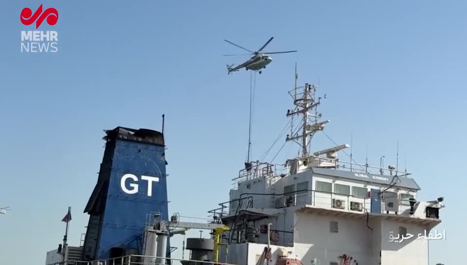   عملیات بالگردها برای اطفاء حریق بندر شهید رجایی