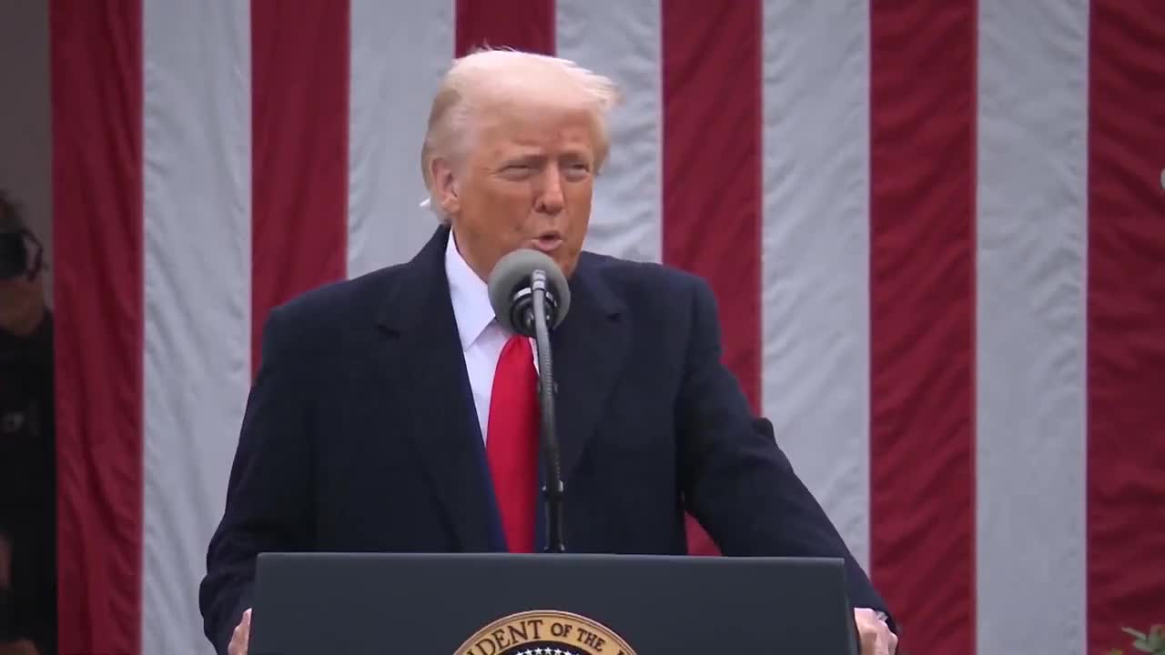   حرف های عجیب و غریب ترامپ برای بازگشت شکوه آمریکا / کشورمان را ثروتمند خواهیم کرد