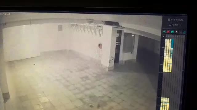   پرواز کرکره برقی بر اثر طوفان در تهران