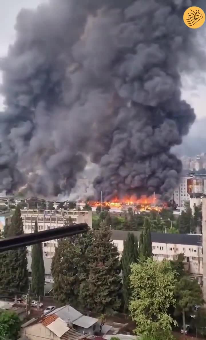 ببینید؛ آتش سوزی در منطقه محبوب گردشگران تفلیس
