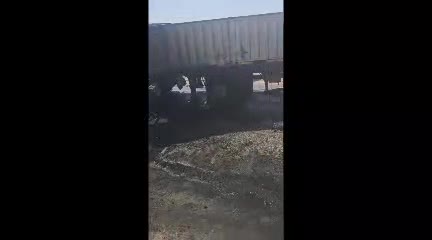   آسیب شدید تریلی بر اثر موج شدید انفجار در جاده