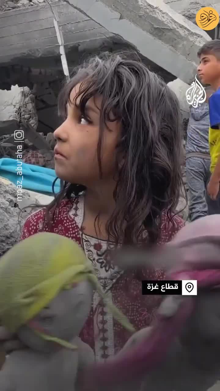 ببینید؛ دختربچه فلسطینی و عروسک‌های بجا مانده از دوستانش