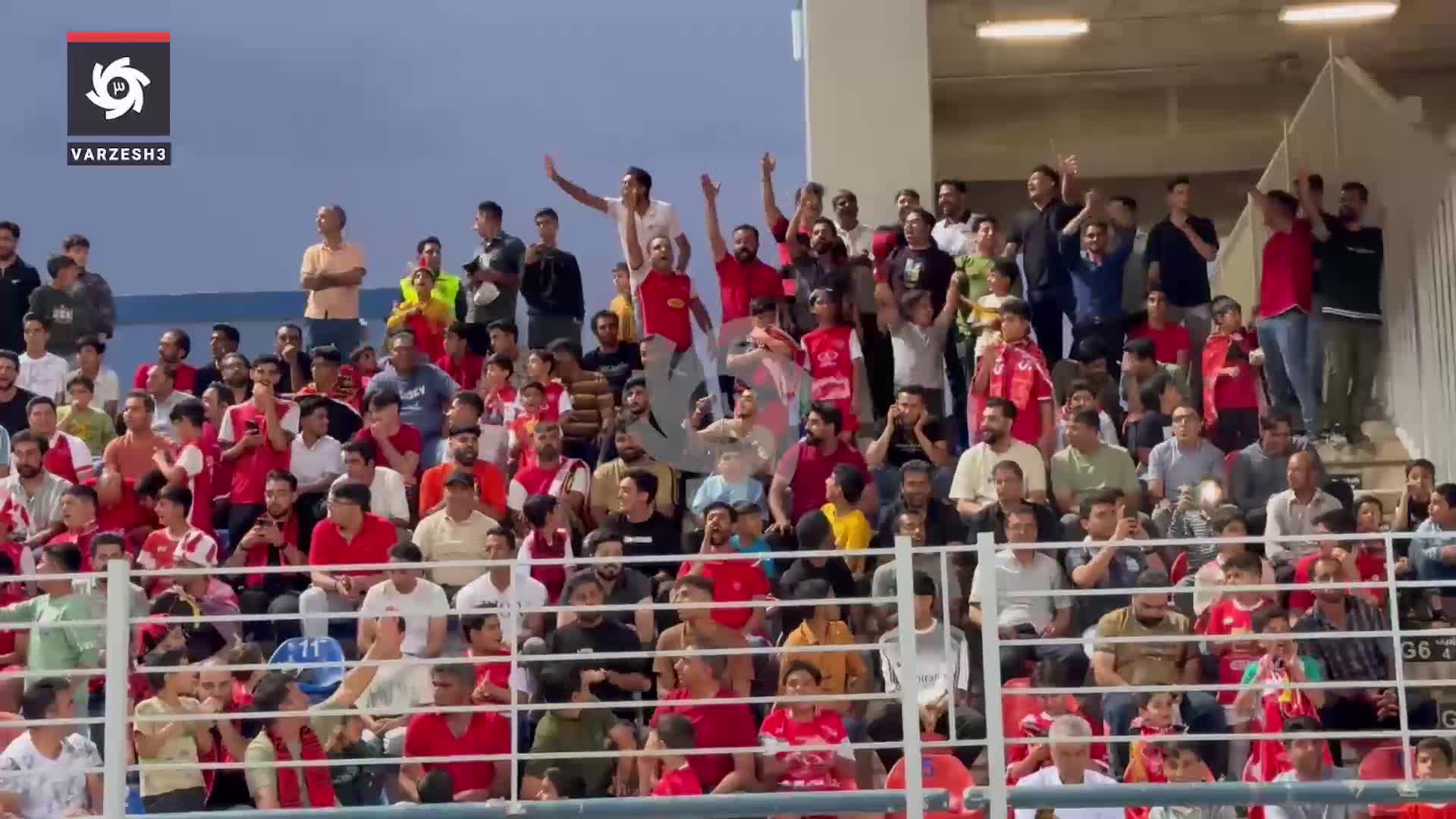   شعار «حیاکن رهاکن» علیه مدیرعامل پرسپولیس این بار پیش از سوت آغاز!