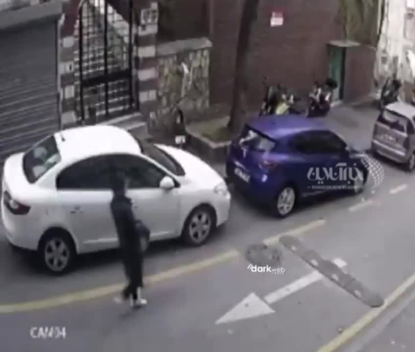   لحظه فرار بازیگر زن از صحنه جرم پس از ارتکاب به قتل دوستش!
