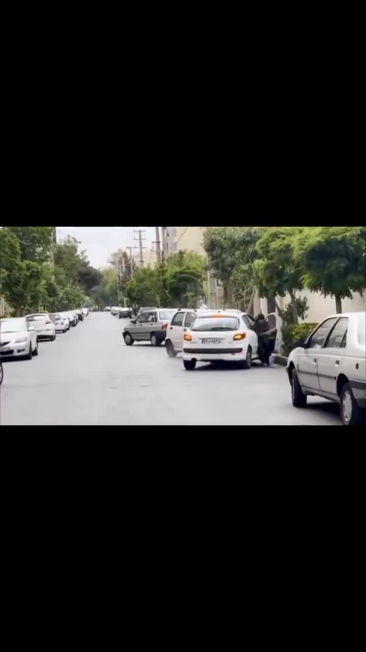   تصادف خسارت‌بار در پی خودنمایی راننده پژو ۲۰۷ در خیابان!