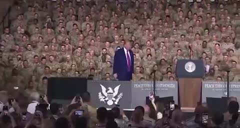   رقص معروف ترامپ برای سربازان پایگاه العدید