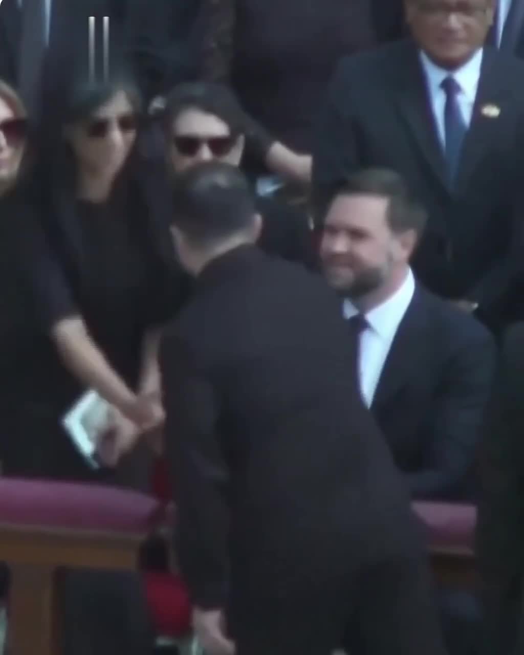   دیدار سرد زلنسکی و ونس در واتیکان؛ نخستین مواجهه پس از تنش کاخ سفید