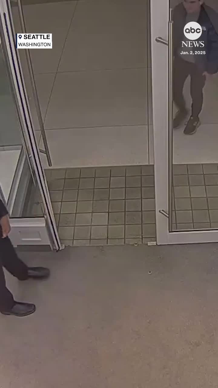   لحظه سرقت عجیب دستبند ۲۷ هزار دلاری در سیاتل آمریکا