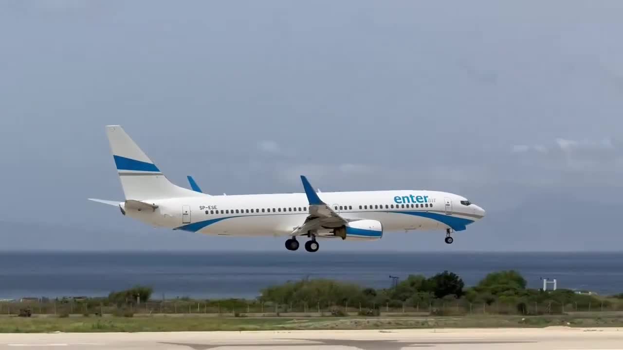   فرود عجیب و خطرناک یک هواپیما