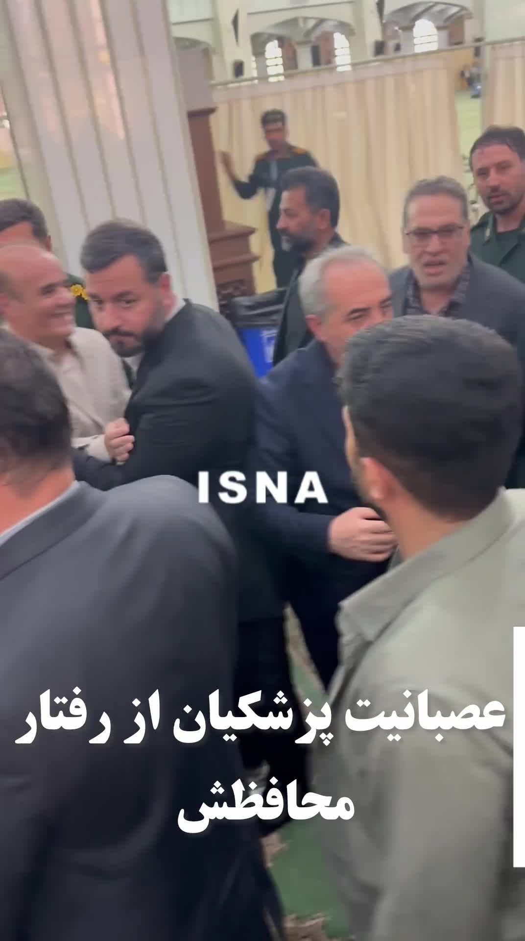   فریاد پزشکیان بر سر محافظ در دیدار با مردم تبریز: چکارش داری؟ ولش کن!