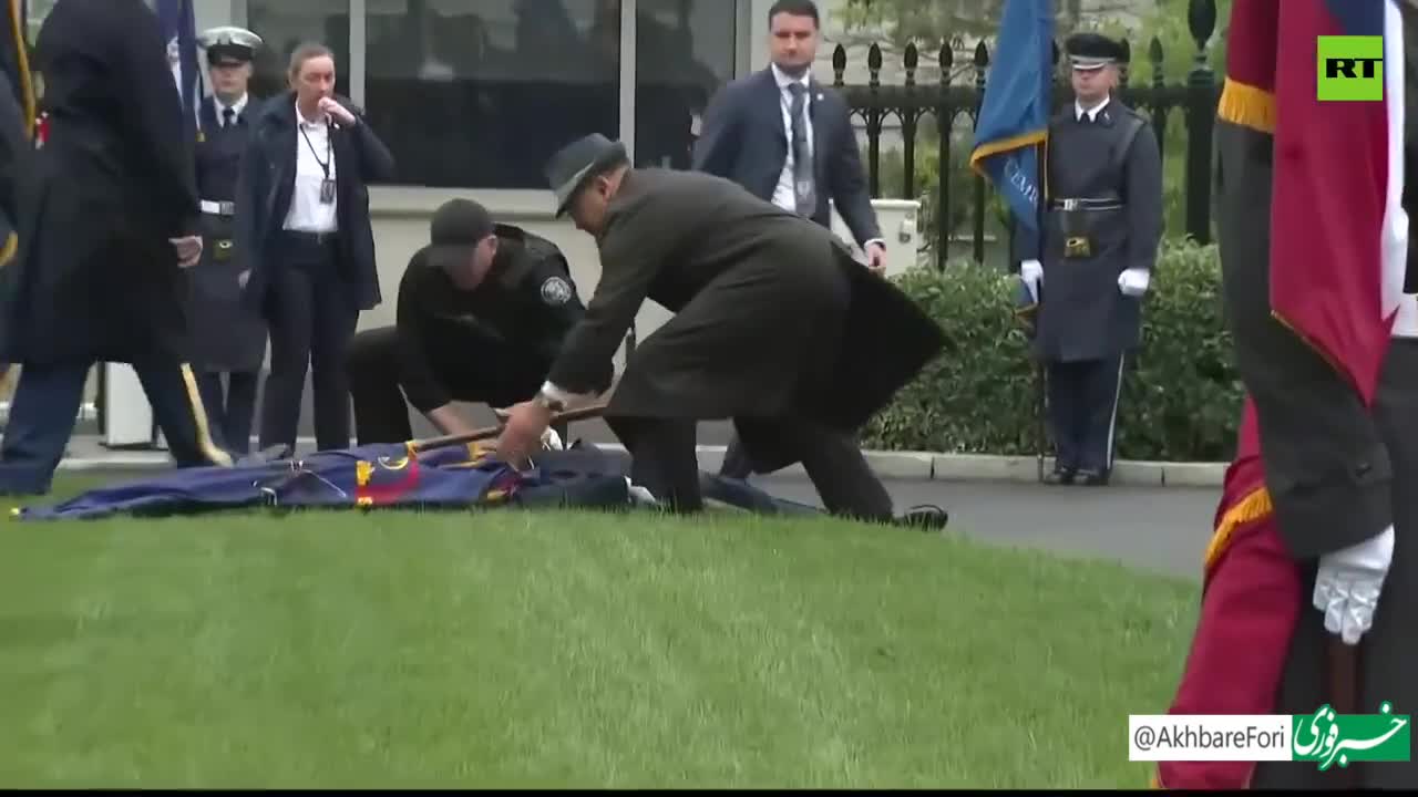  بیهوشی و زمین خوردن سرباز گارد تشریفات کاخ سفید