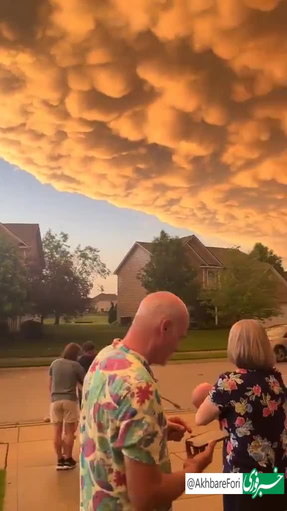   آسمان شهر ایندیاناپولیس بستر پدیده جوی خارق‌العاده‌ای بود