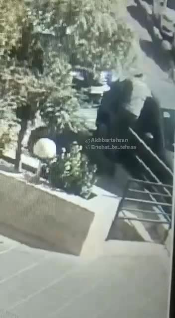   لحظه سرقت لوازم خودرو پژو ۲۰۷ در سعادت آباد
