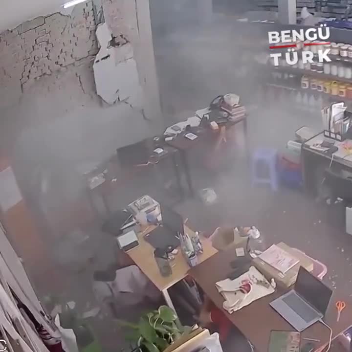   لحظه وقوع زلزله در چین