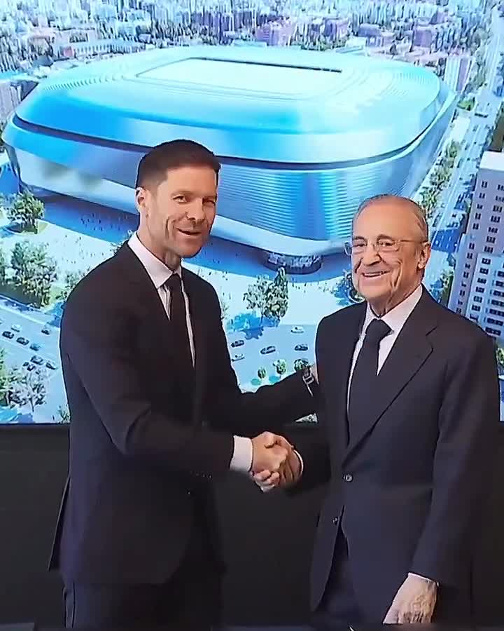   لحظه امضای قرارداد ژابی آلونسو با رئال مادرید