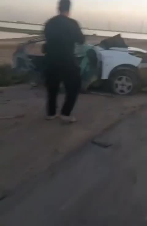   آبروریزی بزرگ ایران‌خودرو؛ نصف شدن پژو ۲۰۷ بعد از تصادف با تیر چراغ‌برق!