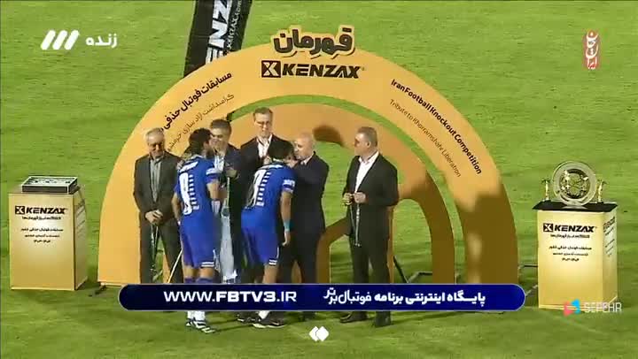   لب‌خوانیِ محمدرضا احمدی از درگوشیِ تاج با رضاییان