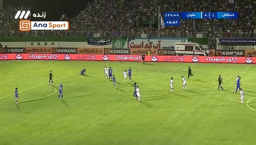   ورود جیمی جامپ به زمین در دقایقی پایانی بازی استقلال و ملوان