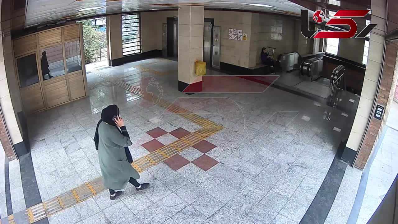 لحظه حمله وحشیانه به زن جوان در مترو محلاتی تهران! ۱۳ اردیبهشت ۱۴۰۴