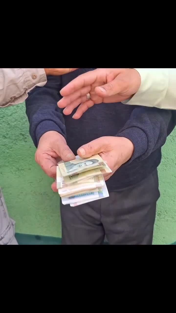   سرعت عمل عجیب کف‌زن دلار مقابل چشم پلیس