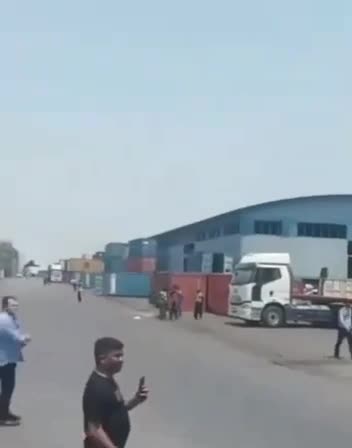   آتش‌سوزی یک دستگاه ریچ استاکر در بندر شهید رجایی مهار شد