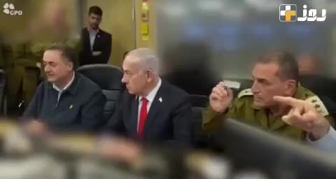   اولین تصاویر از حضور نتانیاهو در کنار وزیر جنگ اسرائیل در اتاق عملیات حین حملات هوایی به یمن