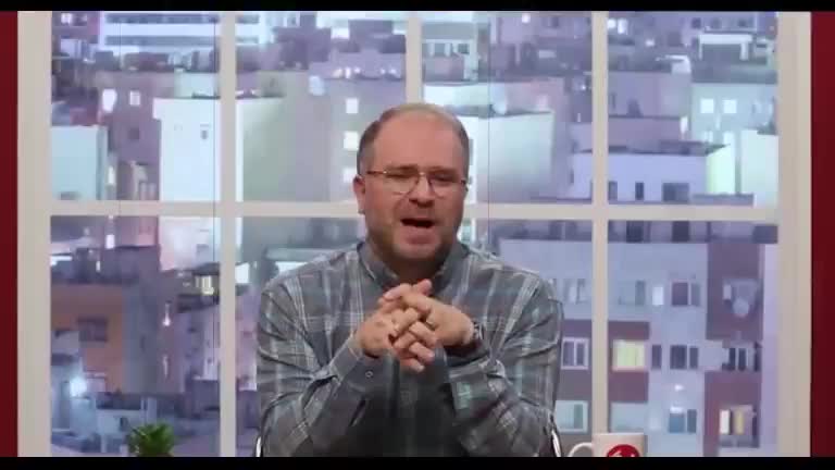   توهین و حمله مجری جنجالی صداوسیما به عادل فردوسی‌پور روی آنتن تلویزیون: غرب‌زده خودتحقیر!