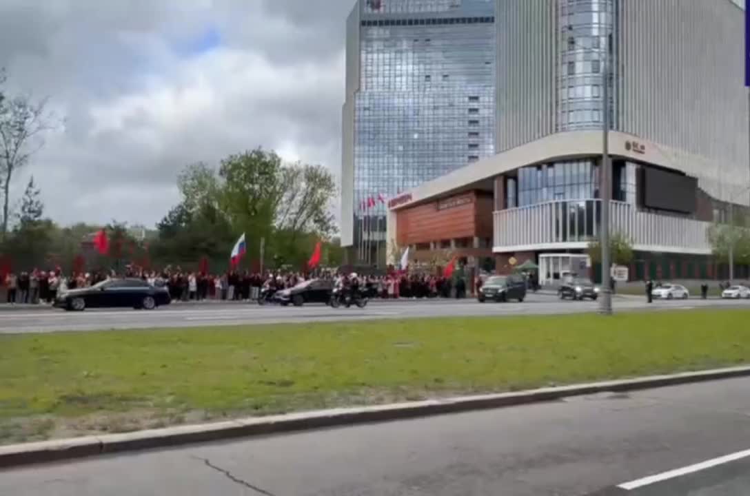   اسکورت سنگین شی جین پینگ در حین انتقال از هتل سولوکس مسکو به سمت کاخ کرملین