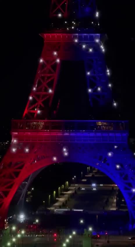   نورافشانی برج ایفل به رنگ لباس پاری‌سن‌ژرمن به مناسبت قهرمانی این تیم