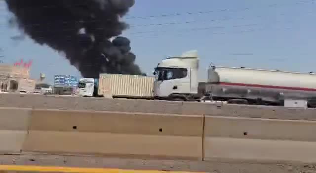   آتش‌سوزیِ مهیب انبار ضایعات اطراف بندر شهید رجایی