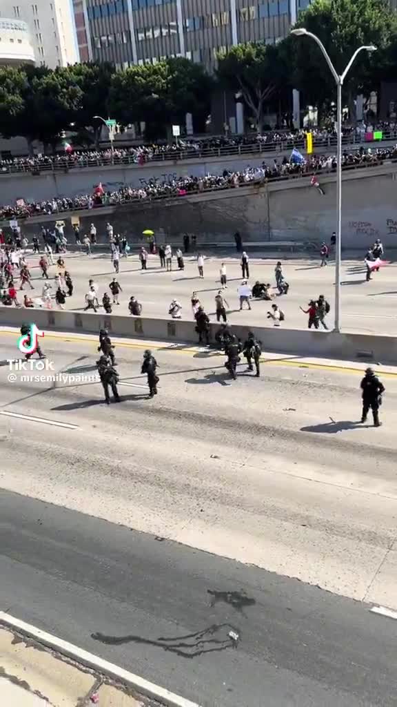   فن کشتی کج توسط پلیس آمریکا در اعتراضات آمریکا