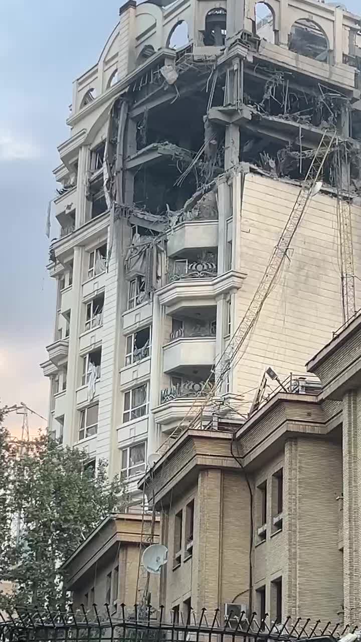   وضعیت برج مسکونی در کامرانیه تهران پس از حمله اسرائیل