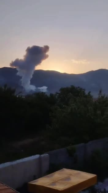   تصاویری از دود سفید ناشی از انفجار در تبریز