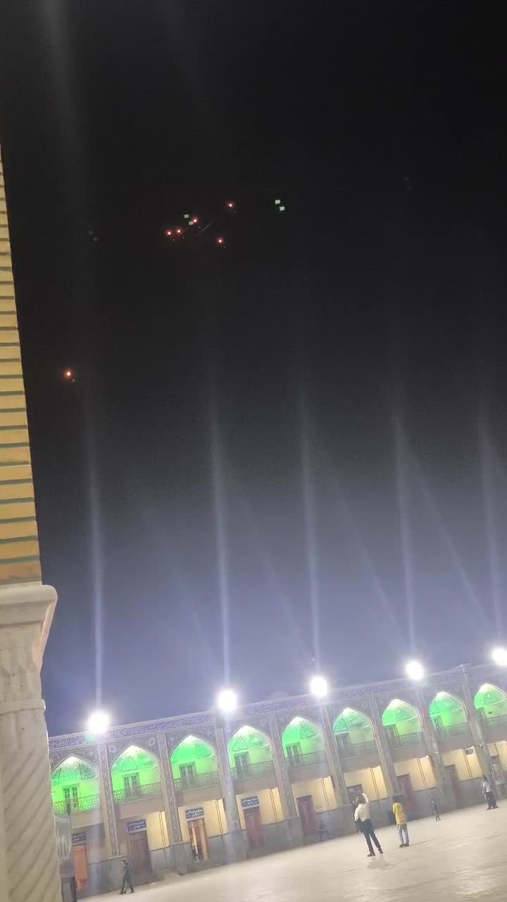   تصاویر تازه از لحظه عبور موشک به سمت اسرائیل از شیراز و عبور از آسمان حرم حضرت شاهچراغ