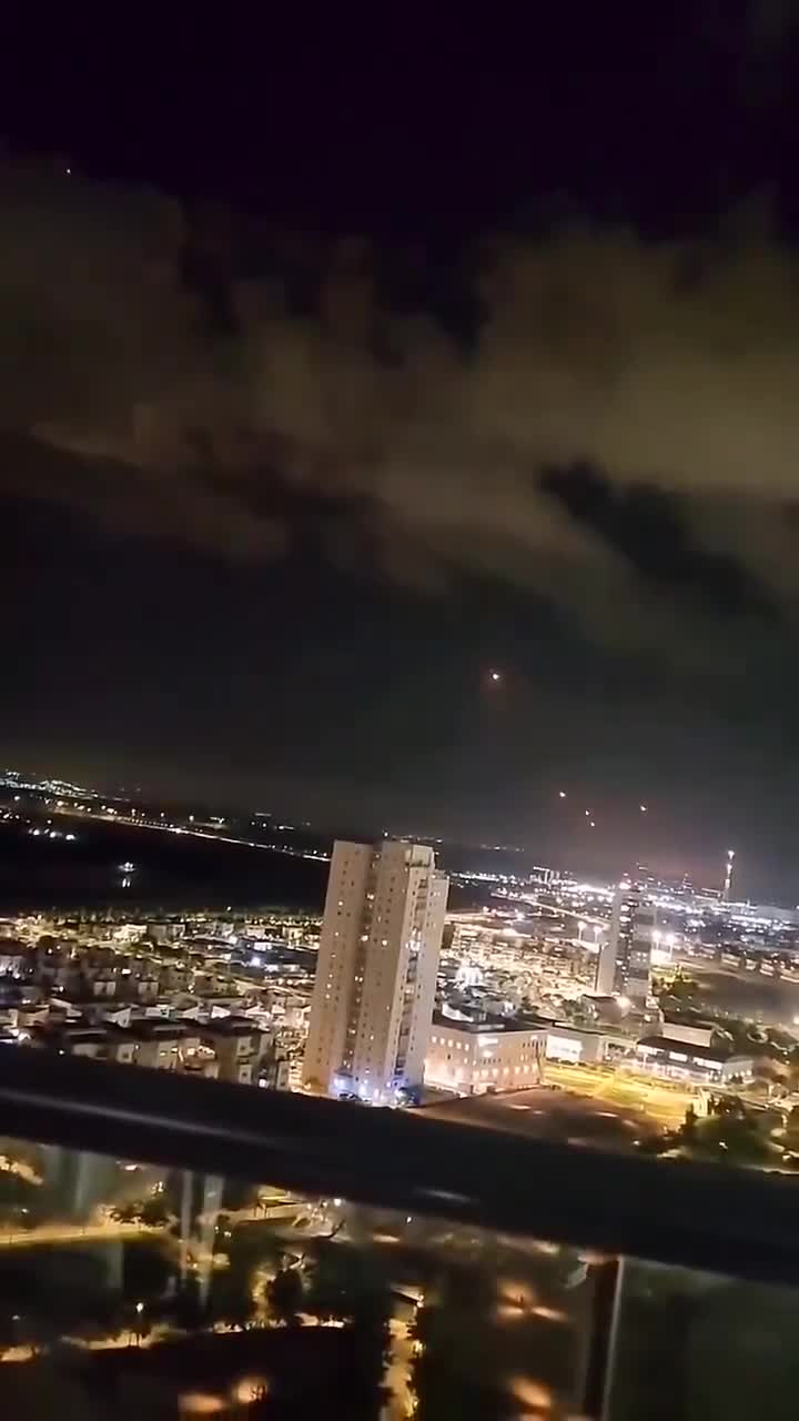   برخورد تعداد زیادی موشک در اسرائیل