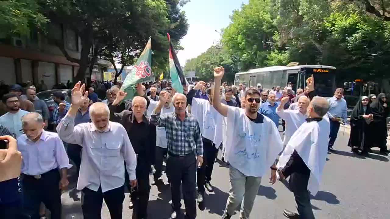 تبریزی‌ها در واکنش به حمله اسرائیل به ایران، راهپیمایی اعتراضی راه انداختند| 23 خرداد 1404