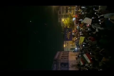   تجمع مردم در میدان انقلاب تهران همزمان با مقابله پدافند با حمله رژیم اسرائیل