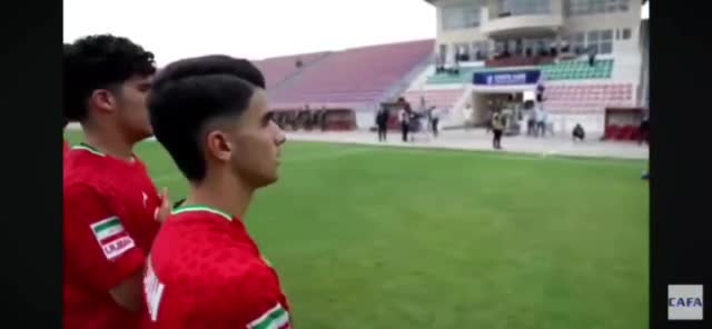    بازوبند مشکی بازیکنان تیم ملی فوتبال نوجوانان قبل از بازی با ازبکستان در مسابقات کافا
