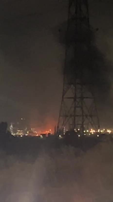   آتش‌سوزی و دود غلیظ در پی اصابت موشک‌های ایرانی به حیفا