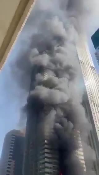   اولین تصاویر از آتش‌سوزی یک برج در دبی