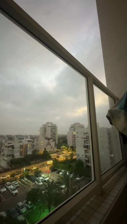    لحظه اصابت موشک ایرانی به ساختمانی در جنوب تل آویو