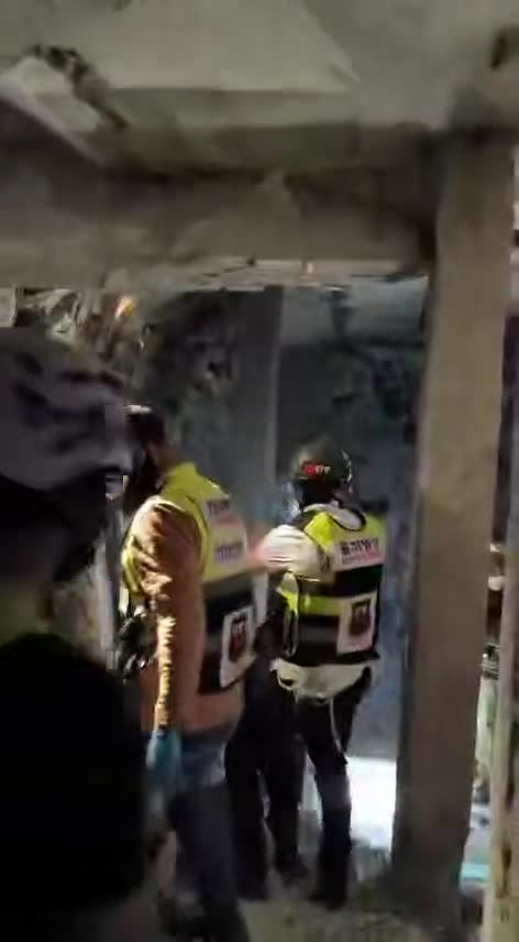   گزارش متفاوت خبرگزاری فرانسه از حمله موشکی شب گذشته ایران به اسرائیل