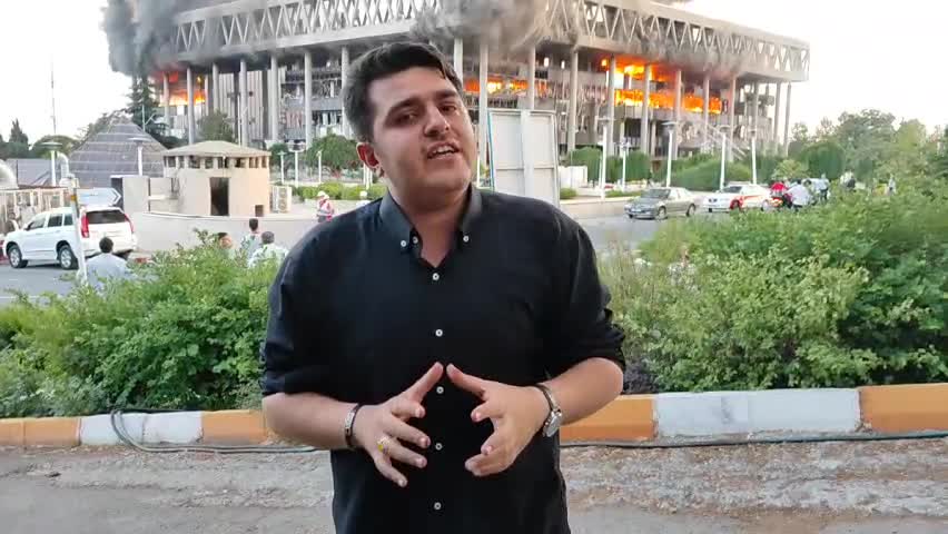   گزارش زنده از ساختمان شیشه‌ای صداوسیما