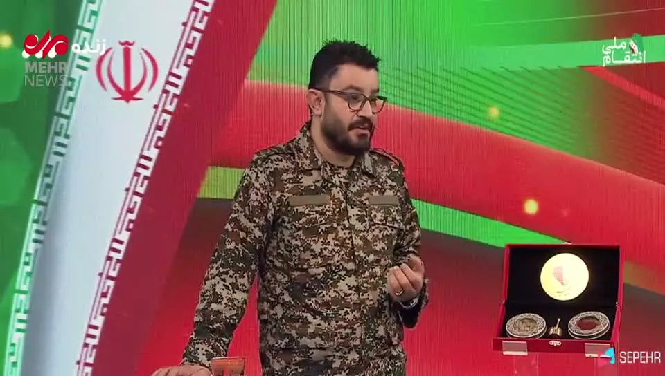   حاضر شدن با لباس نظامی توسط پیمان طالبی در اجرای برنامه طبیب