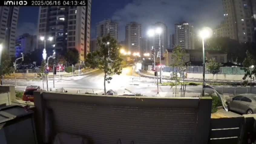   تصاویر تازه از اصابت شب گذشته موشک ایرانی به شهرک پتخ تیکواه